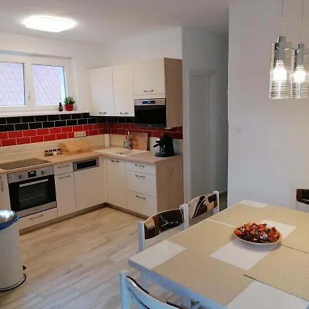 펜션 Cherry Tree Cottage, Balatonszárszó
